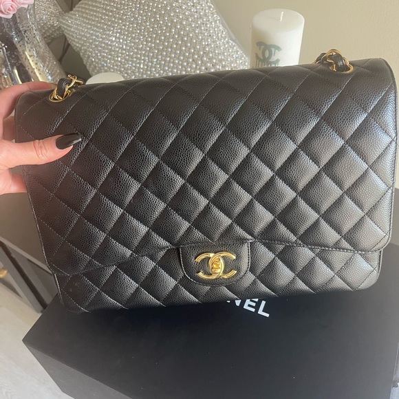 Host pick 🎉🎉 jumboChanel caviar gorgeous in new condition  🎉🎉 - Picture 2 of 16